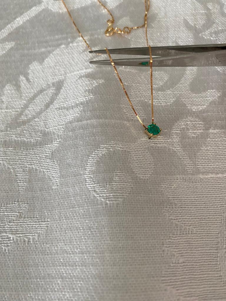 0.45 Ct Colombian Emerald Necklace in 18K Yellow Gold.